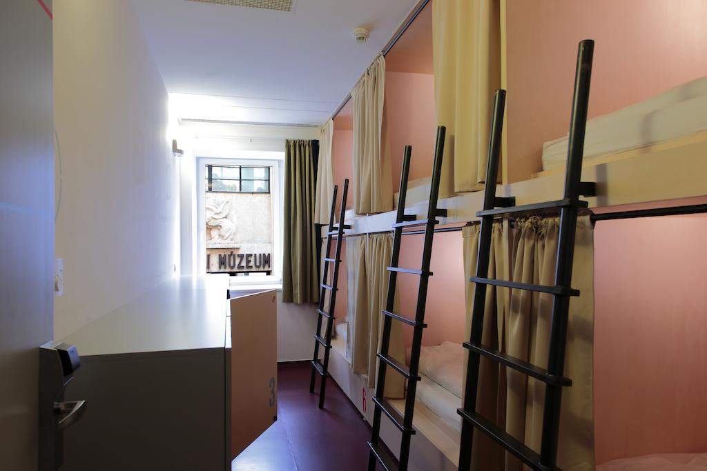 Maverick City Lodge Budapest Room photo